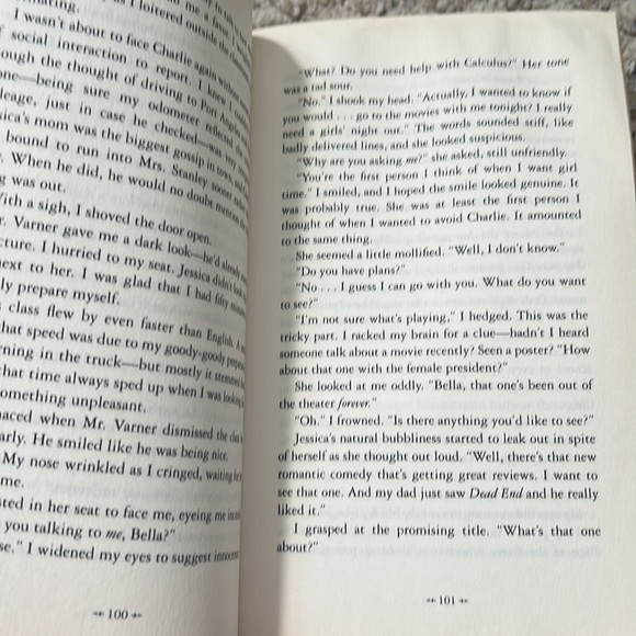 New Moon paperback, book 2 of 4 in Twilight Saga by Stephanie Meyer - Picture 11 of 16